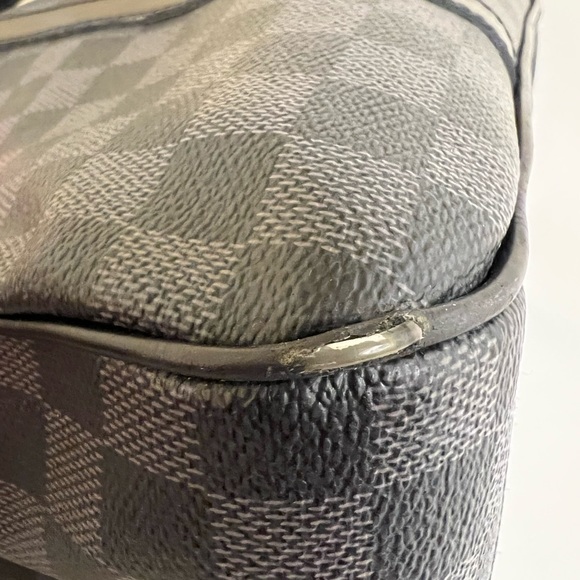 Louis Vuitton Damier Graphite Tadao Tote *Authenticated* - Picture 13 of 14
